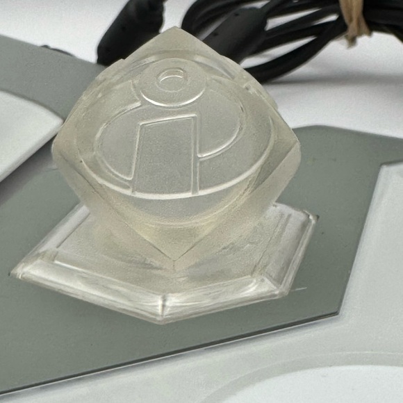 Disney Infinity Lot Xbox 360 & PS3/PS4/Wii U Bases + Mr Incredible + Disc - Picture 8 of 13